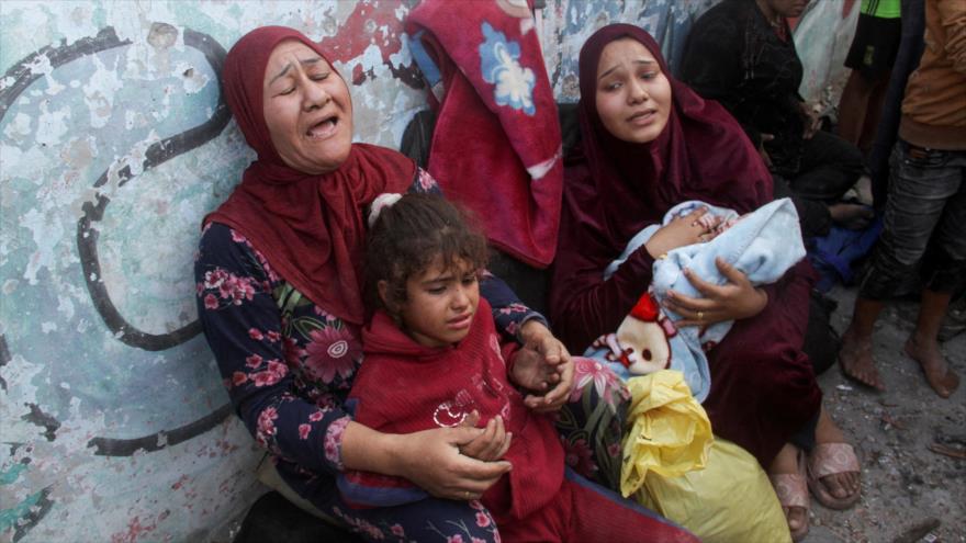 Mujeres palestinas después de un ataque de Israel contra la ciudad de Gaza, 7 de noviembre de 2024. (Foto: Reuters)