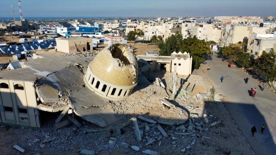 Una mezquita destruida en ataques israelíes durante ruinas en Jan Yunis, sur de Gaza, 29 de noviembre de 2024. (Foto: Reuters)