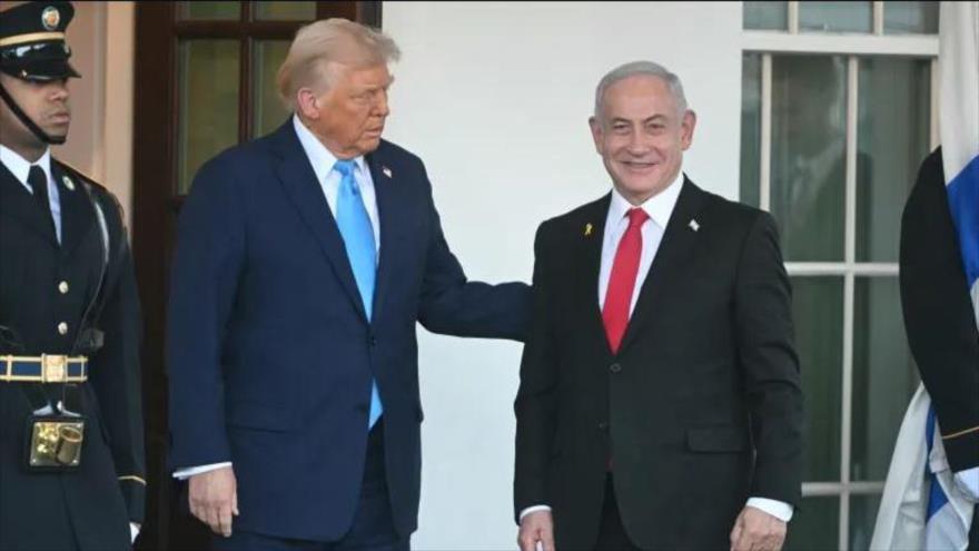 El presidente de EE.UU., Donald Trump (izda.) recibe al primer ministro israelí, Benjamín Netanyahu, en la Casa Banca, 4 de febrero de 2025.