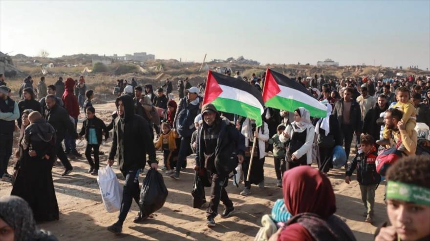 Palestinos desplazados llegan a sus hogares al norte de Gaza, 27 de enero de 2025. (Foto: AP)