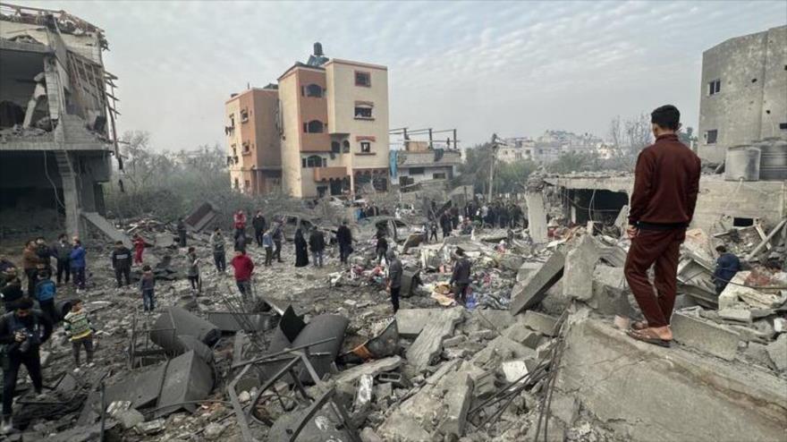 Vista de los daños en un edificio residencial tras un ataque aéreo israelí en Yabalia, después de que Israel y Gaza alcanzaran un acuerdo de tregua. (Foto: Getty Images)