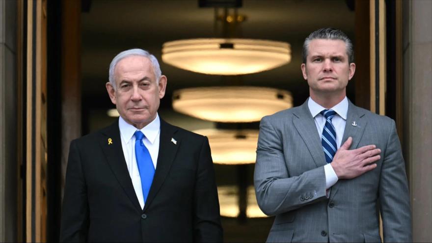 El secretario de Defensa de EEUU, Pete Hegseth (derecha), da la bienvenida a Benjamín Netanyahu al Pentágono el 5 de febrero de 2025. (foto: AFP)