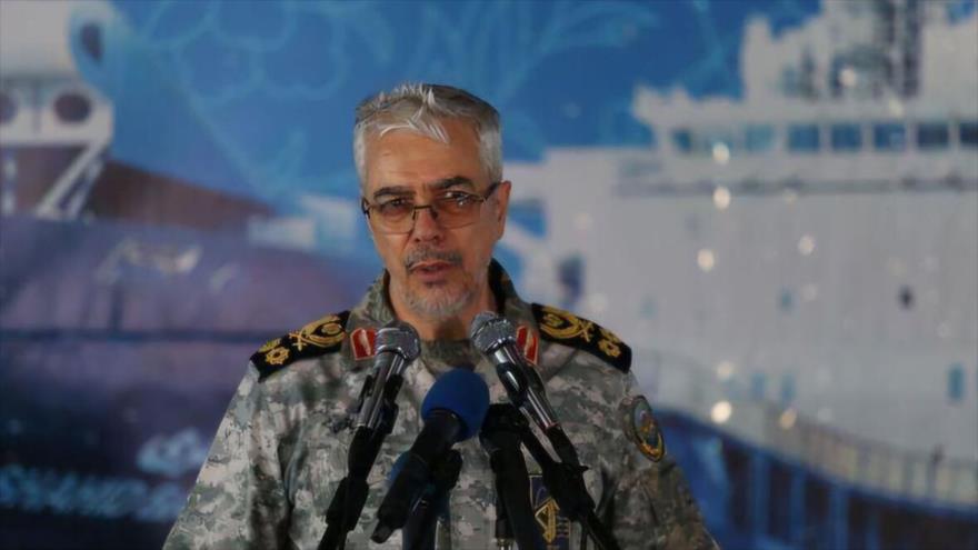 El jefe del Estado Mayor de las FFAA iraníes, el general de división Mohamad Hosein Baqeri en incorporación de portadrones Shahid Baqeri, 6 de febrero de 2025.