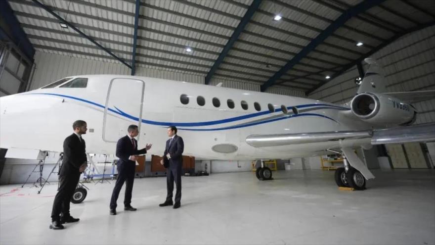 Avión venezolano incautado en un hangar de un aeropuerto de Santo Domingo, en presencia de secretario de Estado de EE.UU., Marco Rubio, 6 de febrero de 2025.