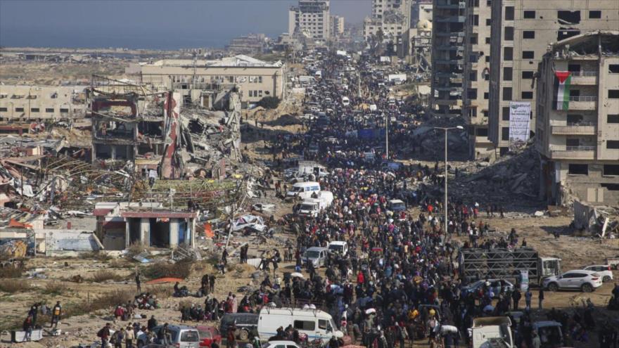 Palestinos desplazados regresan a sus hogares en norte de Gaza, 27 de enero de 2025. (Foto: AP)