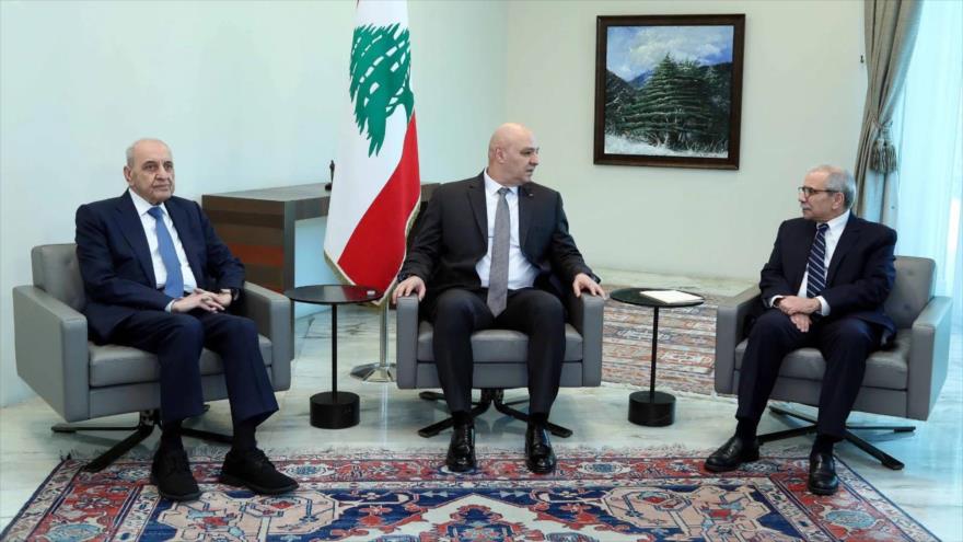 El presidente del Líbano, Joseph Aoun (centro) y el premier, Nawaf Salam, y el presidente del Parlamento, Nabih Berri (izda.), 8 de febrero de 2025.