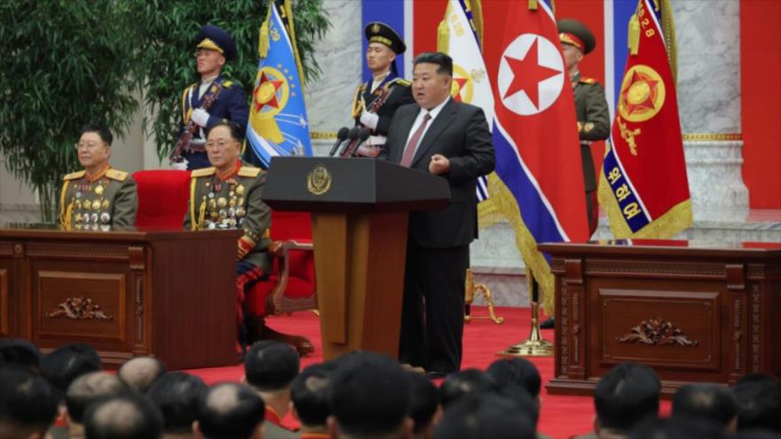 El líder de Corea del Norte, Kim Jong-un, durante un discurso con motivo del 77 aniversario de la fundación de sus fuerzas armadas, 8 de febrero de 2025.