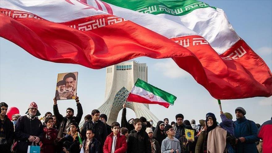 Una gran multitud se congrega en la plaza Azadi en Teherán para celebrar el aniversario 46.º de la Revolución Islámica de Irán, 10 de febrero de 2025.