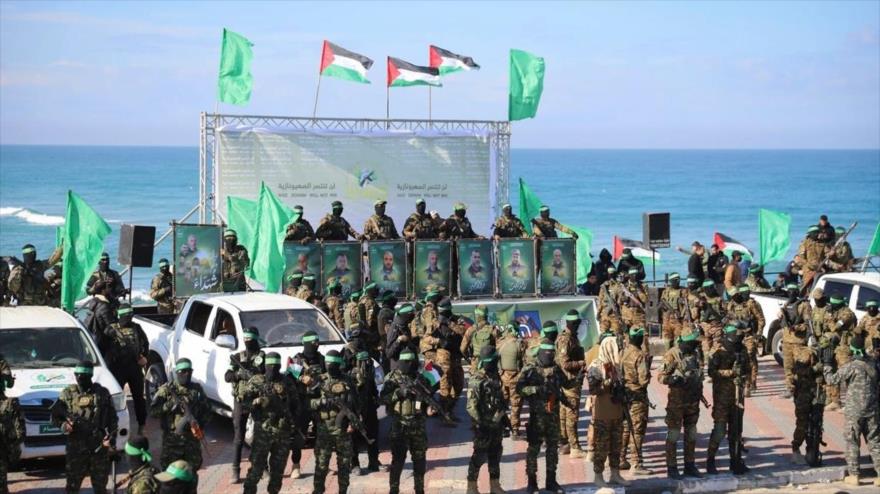 HAMAS rinde tributo a sus comandantes mártires en Gaza tras la implementación del alto el fuego el 19 de enero de 2025.