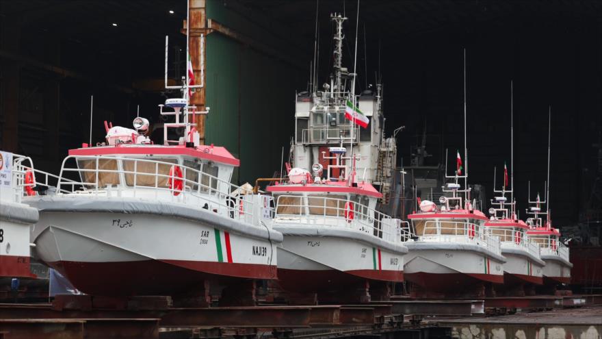 Buques guardacostas de fabricación nacional, presentados en Bushehr, sur de Irán, 13 de febrero de 2025.