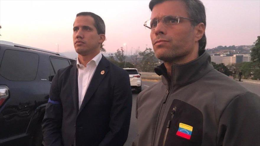 Los dirigentes opositores venezolanos Juan Guaidó (izda.) y Leopoldo López.