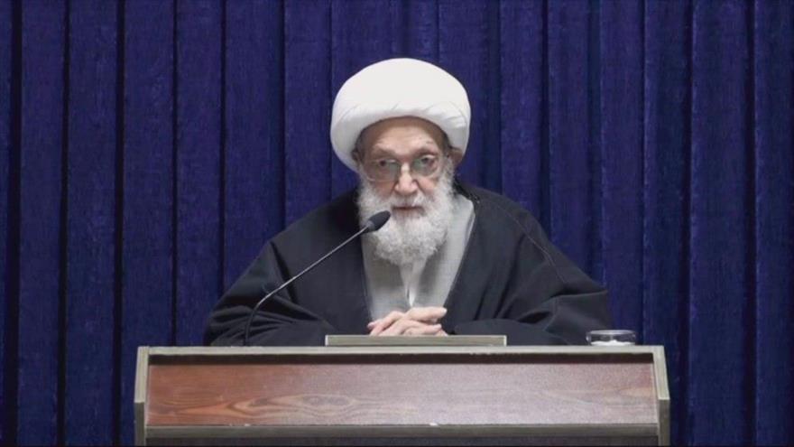 El clérigo más destacado de Bahréin, el ayatolá Sheikh Isa Qassim, en un discurso televisado, Qom, Irán, 14 de febrero de 2025.