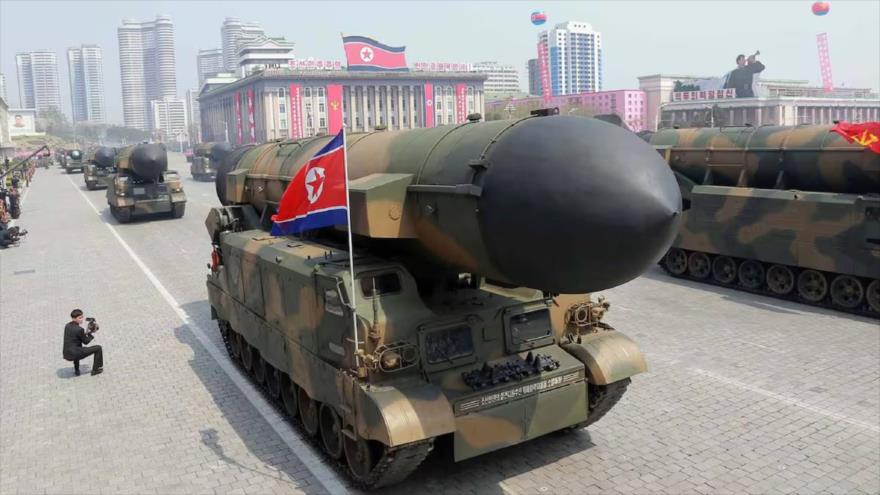 Misil balístico norcoreano durante un desfile en Pyongyang.