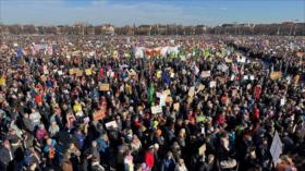 Marchan en Múnich contra guerras y por restablecimiento de paz