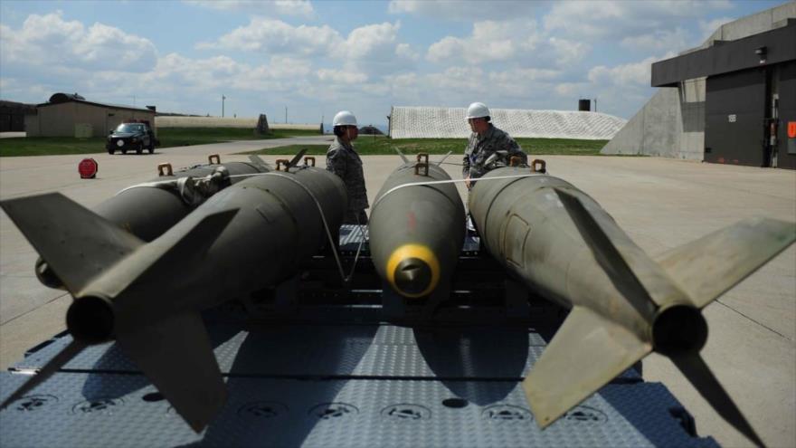 Bombas MK-84 en la base aérea de Ellsworth, EE.UU.