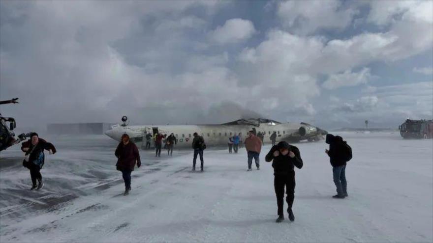 Avión accidentado en Aeropuerto de Toronto, Canadá, el 17 de febrero de 2025.