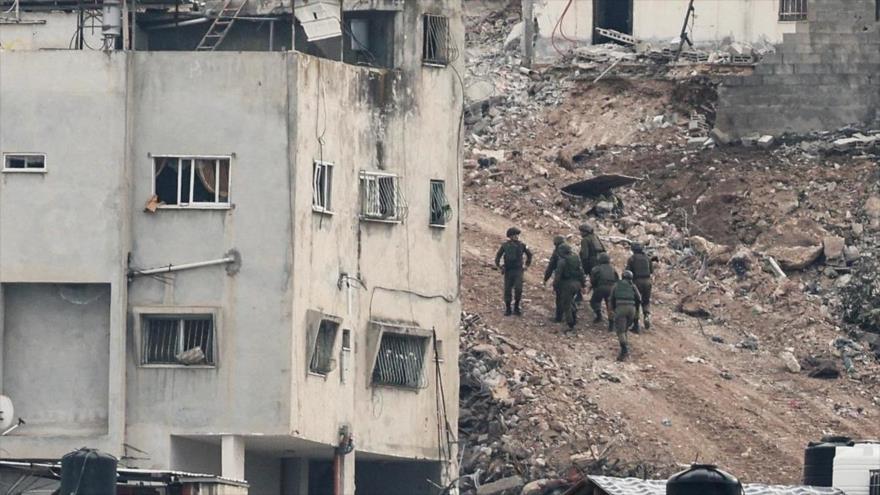 Fuerzas israelíes caminan durante una ofensiva del ejército israelí en Yenín, en Cisjordania ocupada, 3 de febrero de 2025. (Foto: Reuters)