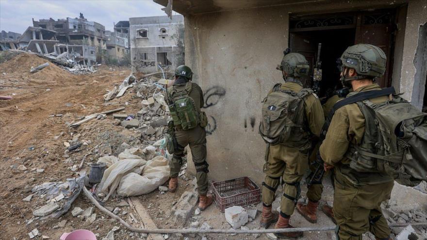 Soldados israelíes que operan en Beit Lahia, en el norte de la Franja de Gaza, 8 de noviembre de 2024. 