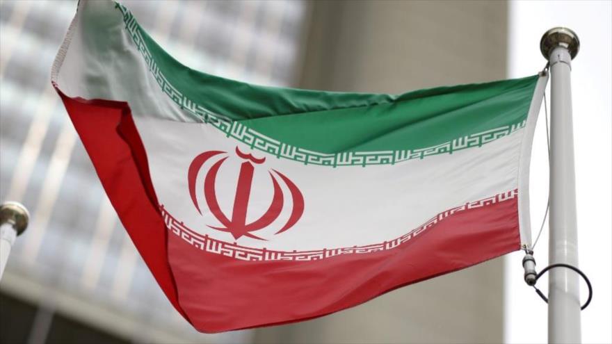 La bandera iraní ondea frente al edificio de oficinas de la ONU, Nueva York. (Foto: Reuters)