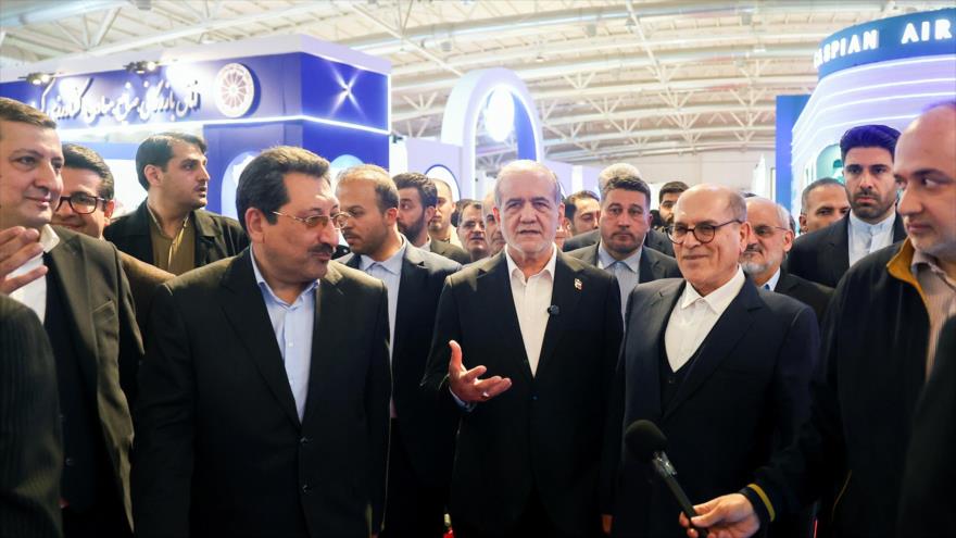 El presidente iraní, Masud Pezeshkian, durante su presencia en la 3.ª edición de ‘Exposición Comercial Internacional con Eurasia’, 21 de febrero de 2025.