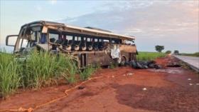 Mueren 12 estudiantes universitarios en accidente de bus en Brasil