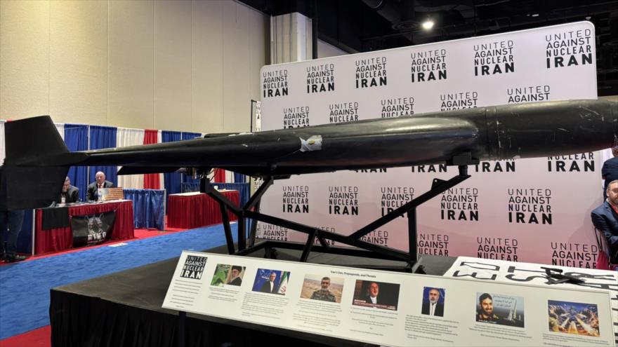 Shahed, dron de fabricación iraní, estrenado en la Conferencia Política de Acción Conservadora (CPAC) en Washington, 20 de febrero de 2025.