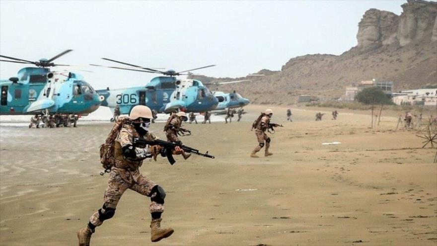 Unidades del Ejército de Irán durante el ejercicio militar Zolfaqar 1403 en una zona a lo largo de la estratégica costa de Makran, en el sur del país, 22 de febrero de 2025. (Foto: IRNA)