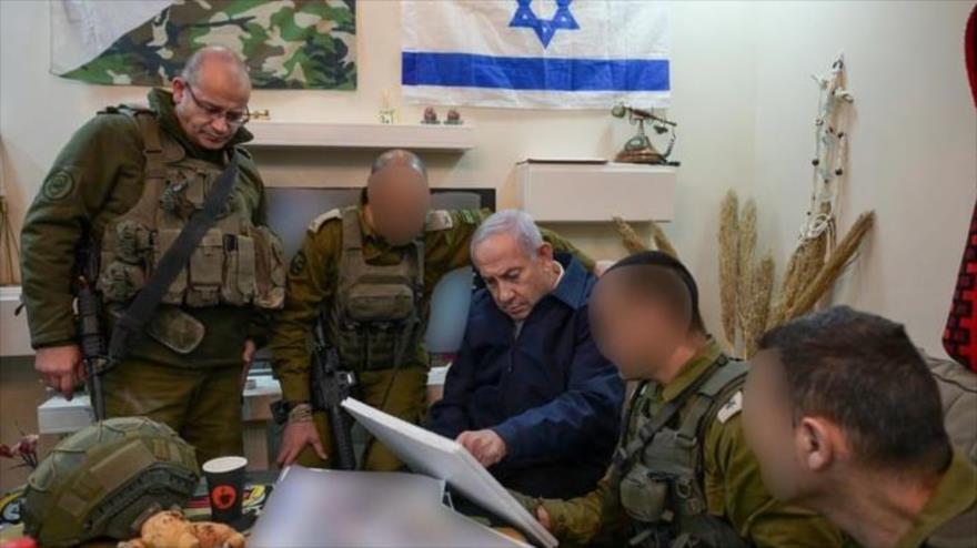 El primer ministro israelí, Benjamín Netanyahu, en una reunión con oficiales militares en Tulkarm, 21 de febrero de 2025.