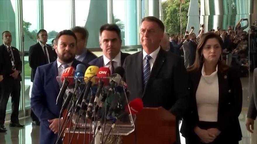 Bolsonaro, acorralado por la justicia, insiste en su discurso de odio