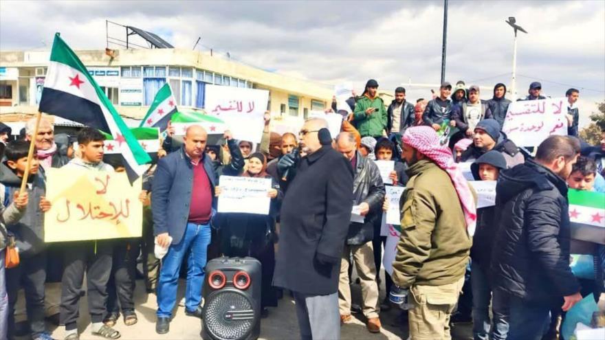 Los sirios en la provincia de Quneitra se manifiestan contra la ocupación israelí, 24 de febrero de 2025.