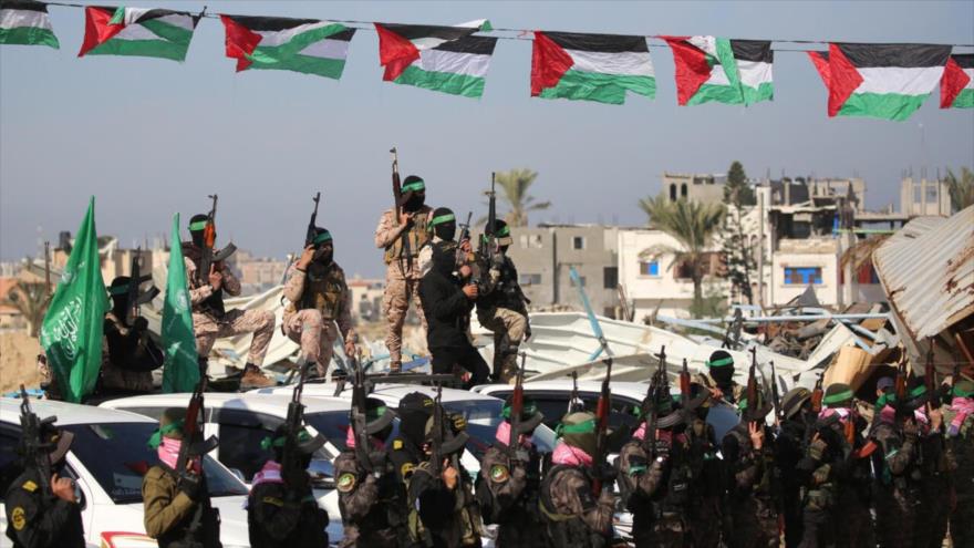 Combatientes de HAMAS, desplegados en Jan Yunis, en el sur de la Franja de Gaza, 5 de febrero de 2025. (Foto: AFP)