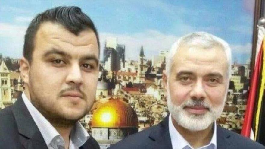 El líder político del Movimiento de Resistencia Islámica de Palestina (HAMAS), el mártir İsmail Haniya (dcha.) y su sobrino preso fallecido, Musab Hani Haniya.