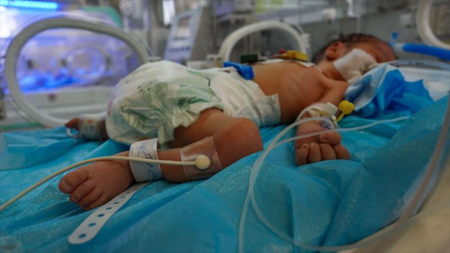 Un bebé palestino en un hospital en la Franja de Gaza.