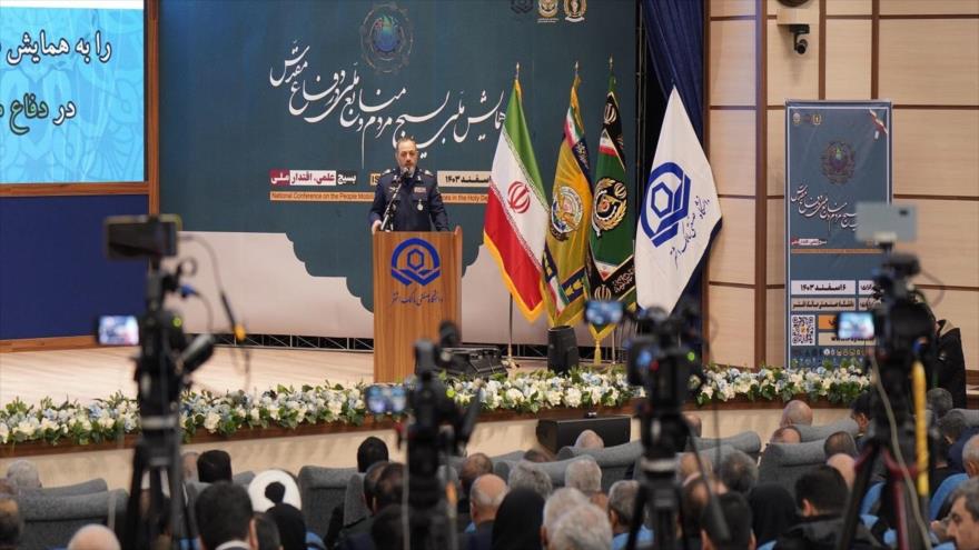 El ministro de Defensa de Irán, el general de brigada Aziz Nasirzade, habla durante una ceremonia oficial en Teherán, la capital, 25 de febrero de 2025.