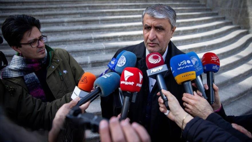 El jefe de la Organización de Energía Atómica de Irán (OIEA), Mohamad Eslami, al margen de una reunión del gabinete, 26 de febrero de 2025. (Foto: ISNA)