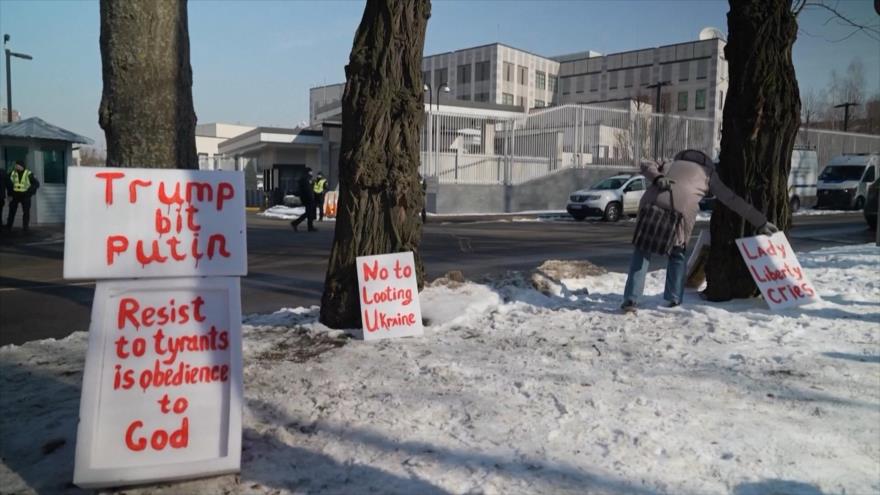 Activistas protestan en Kiev contra acuerdo de minerales con EEUU