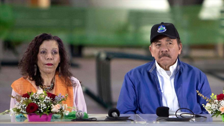 El presidente de Nicaragua, Daniel Ortega (dcha.), y la copresidenta, Rosario Murillo, en Managua.