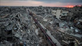 Gazatíes celebran Iftar en Ramadán sobre las ruinas de la guerra