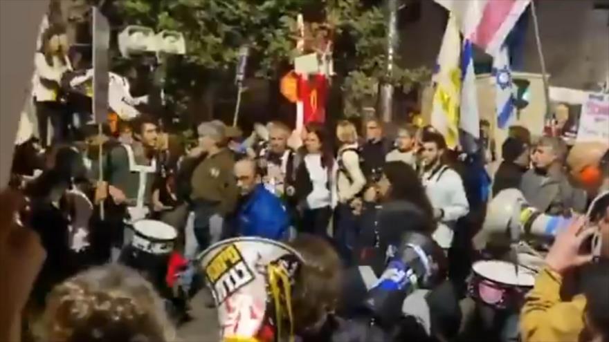 Policía israelí reprime a manifestantes ante residencia de Netanyahu