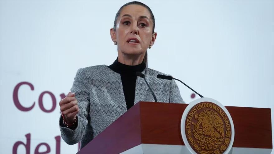 La presidenta de México, Claudia Sheinbaum, habla en el Palacio Nacional, en Ciudad de México, 28 de febrero de 2025.