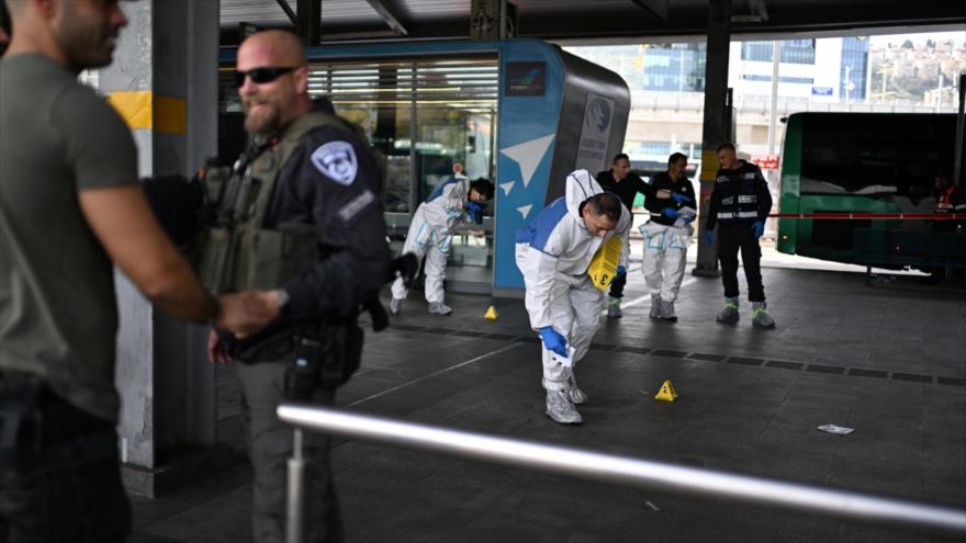 Equipos de emergencia acuden al lugar de un ataque en Haifa, 3 de marzo de 2025. (Foto: Reuters)