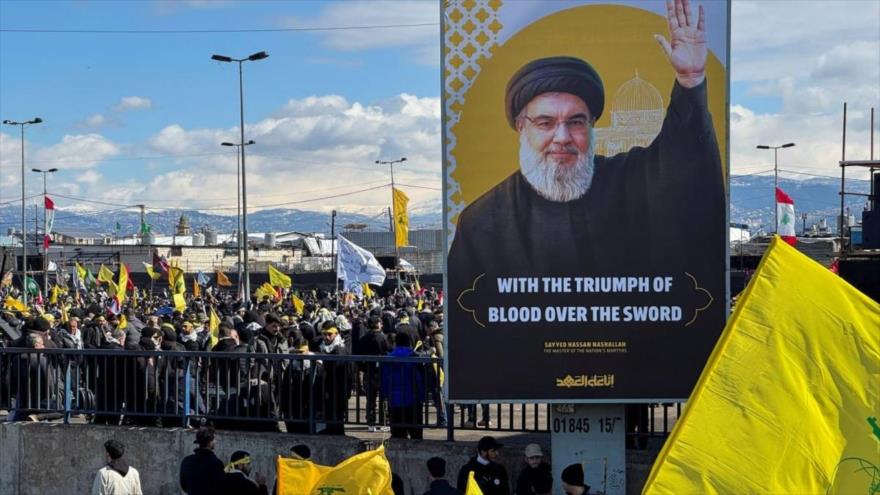 La ​​gente se reúne para asistir a la ceremonia fúnebre pública de los líderes de Hezbolá, Seyed Hasan Nasralá y Hashem Safi al-Din, en Beirut, Líbano, 23 de febrero de 2025.