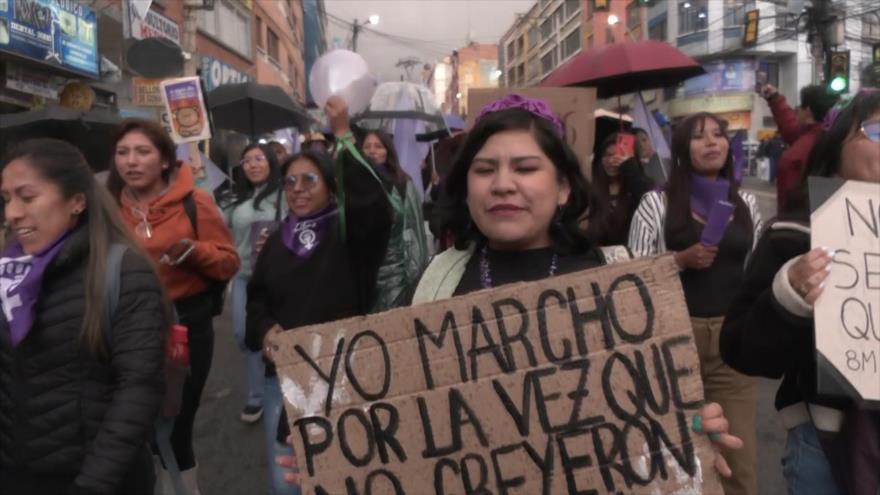 Miles de mujeres marchan en La Paz por sus derechos y en apoyo a Palestina