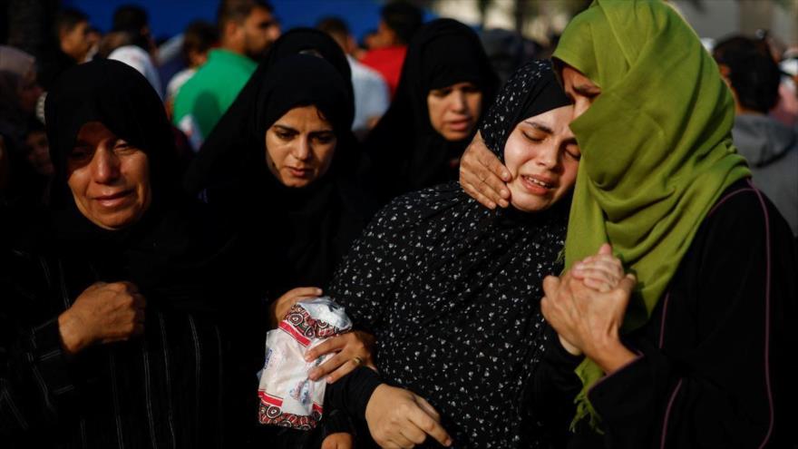 Mujeres palestinas en un funeral en Jan Yunis, en el sur de la Franja de Gaza. (Foto: Reuters)