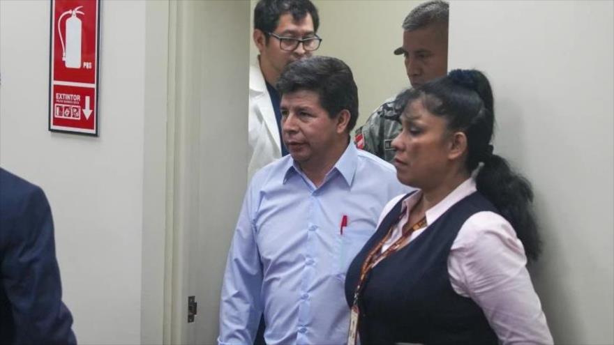 El expresidente peruano Pedro Castillo llegando a un juicio en Lima (Perú). Foto: EFE