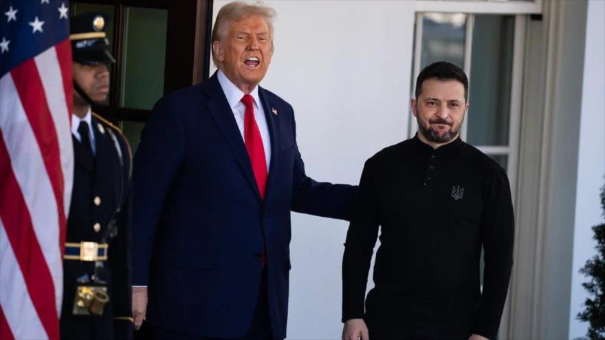 El presidente de EE.UU., Donald Trump (dcha.), y su homólogo de Ucrania, Volodímir Zelenski, se reúnen en la Casa Blanca, 28 de febrero de 2025.