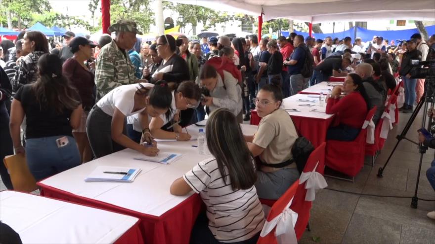 Venezuela Dignidad Siempre: Decenas de miles firman contra Trump y Bukele