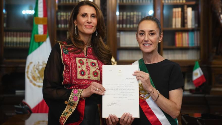 La presidenta de México, Claudia Sheinbaum, recibió las cartas credenciales de la nueva embajadora de Palestina, 19 de marzo de 2025.