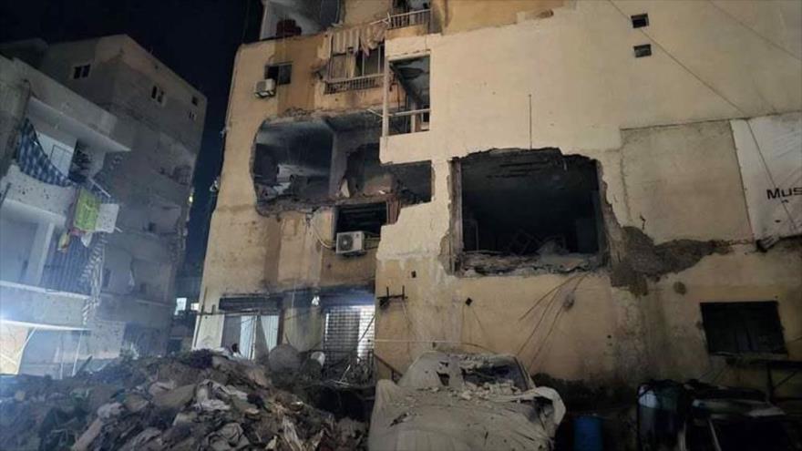 Daños causados a un edificio tras un ataque israelí contra un barrio de la ciudad de Tiro, en el sur del Líbano, el 22 de marzo de 2025. (Foto: AFP)