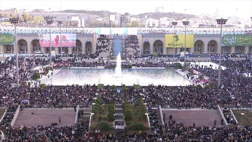 Iraníes acuden entusiastas al rezo de Eid al-Fitr, oficiado por el Líder 
